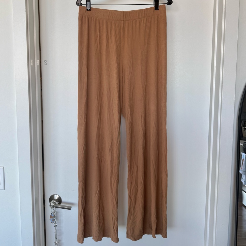 SKIMS Soft Lounge Rib Sleep Set in Camel - Size M - Picture 6 of 6